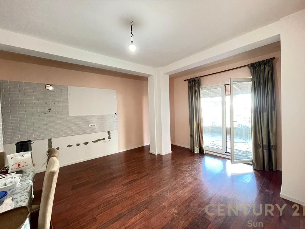 VILLA IN AFFITTO VICINO ALL'AREA DEL 21 DICEMBRE.