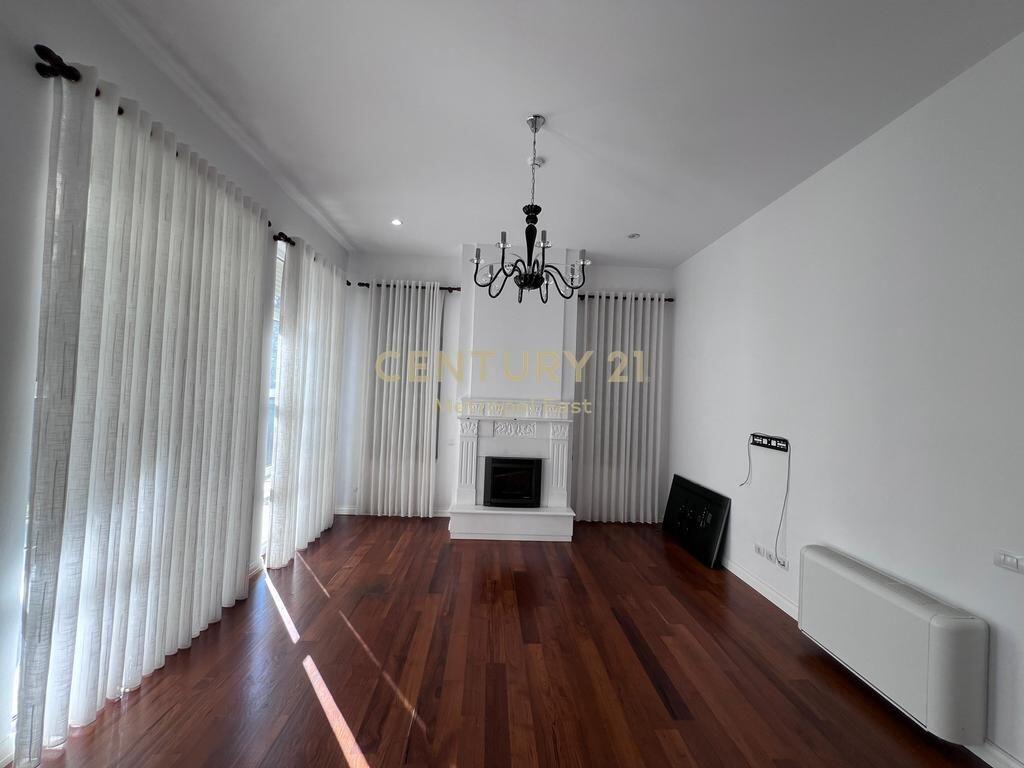 🏡 VILË ME QIRA NË “ROLLING HILLS 1” – REZIDENCË ELITARE🏡 VILË ME QIRA NË “ROLLING HILLS 1” – REZIDENCË ELITARE