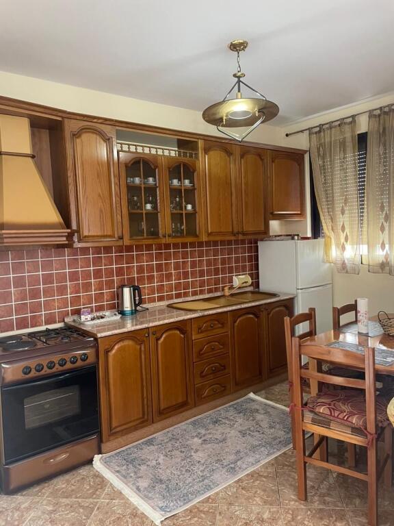 🏡 APARTAMENT ME QIRA 1+1 – RRUGA E PORTIT DURRES