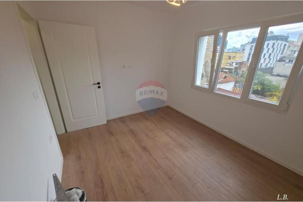 Shitet Apartament 2+1 në Rrugën e Kavajës !