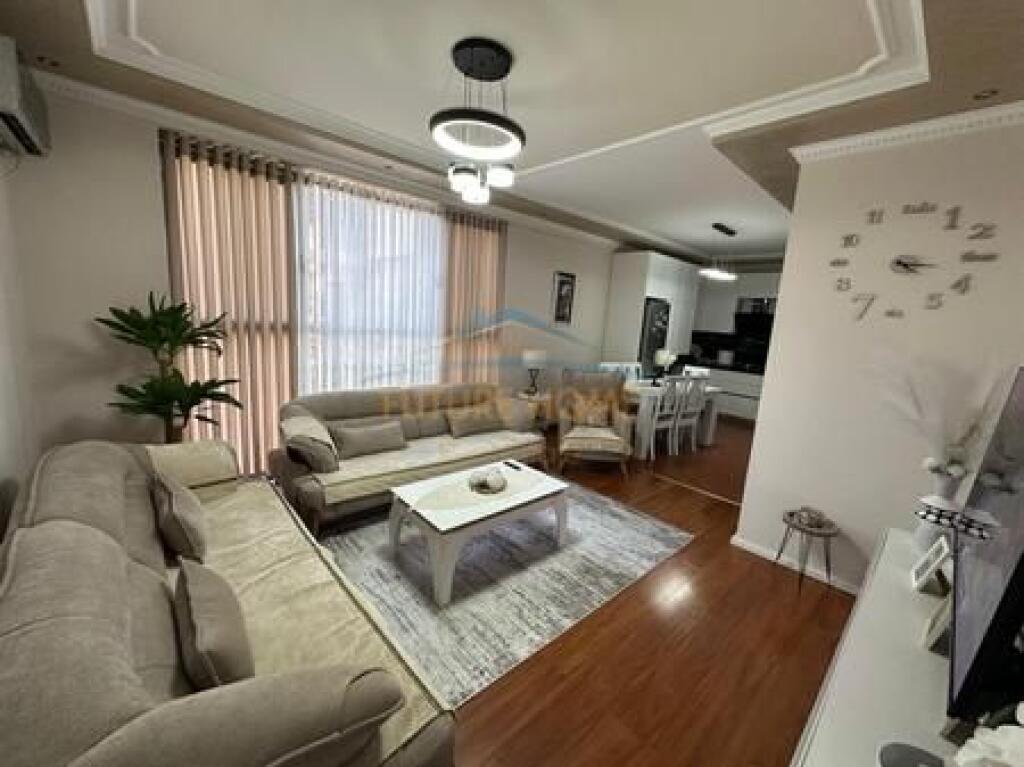 Shitet, Apartament 2+1+2, Unaza e Re, Tiranë
