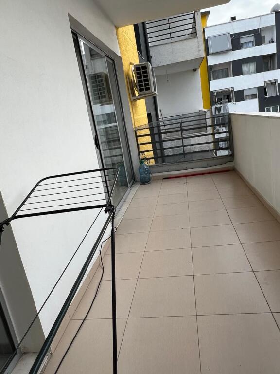 Apartment 2+1, Kamez!