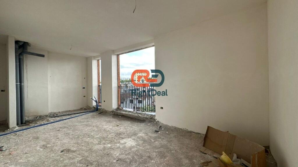 Tek Rruga Siri Kodra, Shitet Apartament 2+1+2 Shume Prane Bulevardit Te Ri!