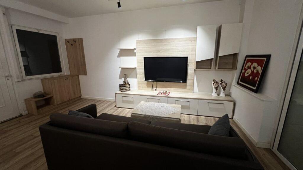 APARTAMENT ME QERA 1+1 RRUGA E BARRIKADAVE 500 EURO