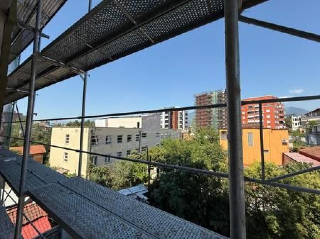 In vendita, Appartamento 3+1+2, Via Elbasanit, Tirana