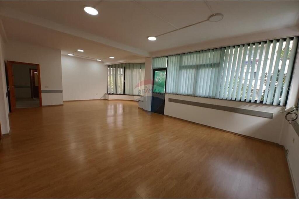 AFFITTO, LOCALE COMMERCIALE, VETRINA, TIRANA ID: 530581008-44