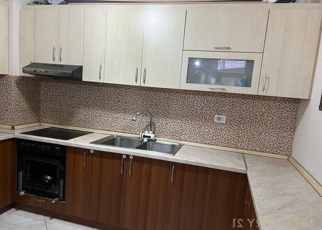 Apartament 1+1 me qira, tek Petro Nini Luarasi