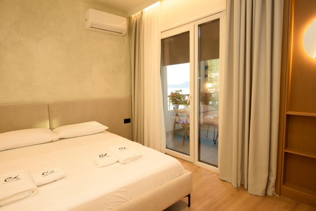 *Apartment 2+1+2 with Sea View for Sale – Lungomare, Vlora*