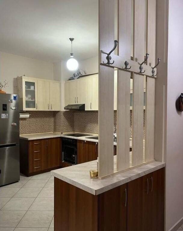 Apartament 1+1 me qira, tek Petro Nini Luarasi