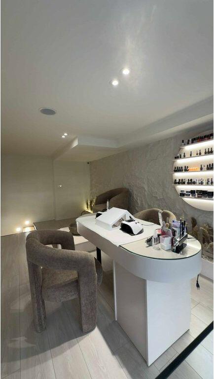 Locale professionale in affitto per estetiste delle unghie – Complesso MARGA!