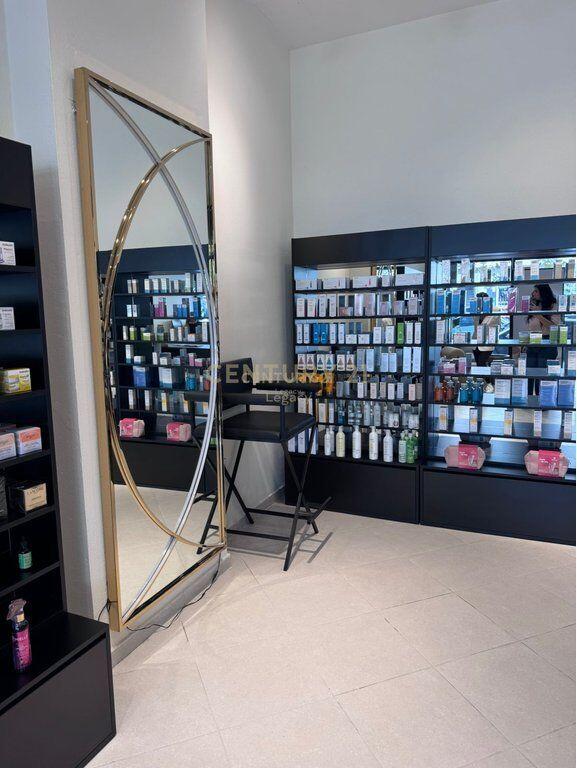 Jepet me qera ambienti te Vila L 1, Buze Rruge!!!