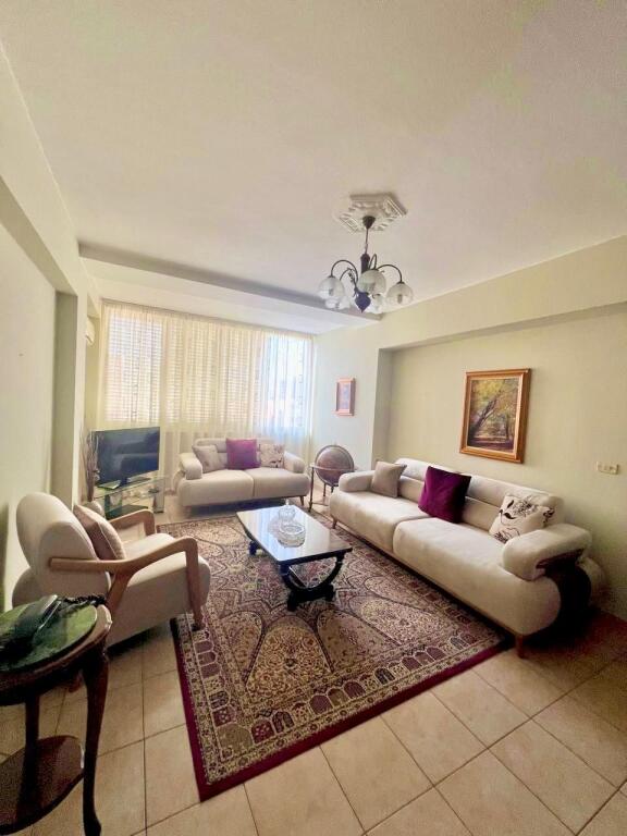 Apartament 2+1 per qira ne bllok