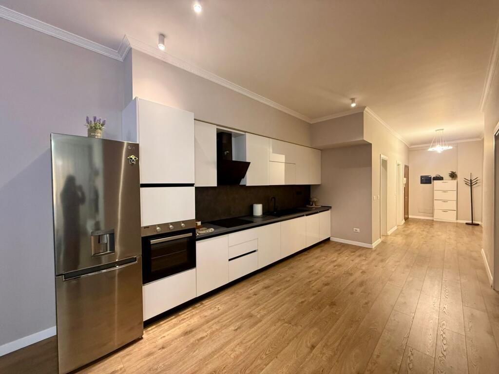 Apartament 2+1 per qira tek Komuna e Parisit