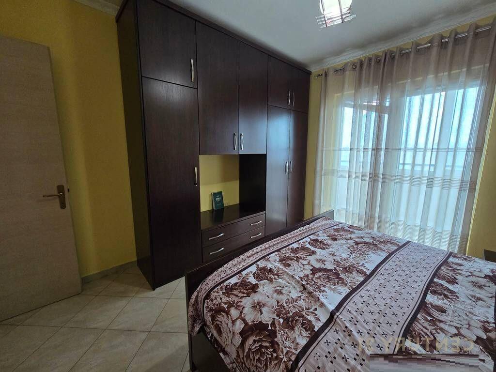 Japim me qira apartament 2+1+2 me garazh, në rrugën Jordan Misja, Tiranë.