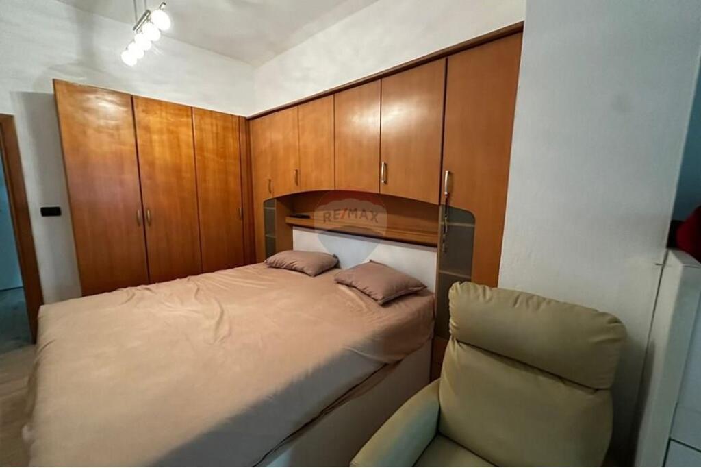 Apartament - Për Qira - Bllok