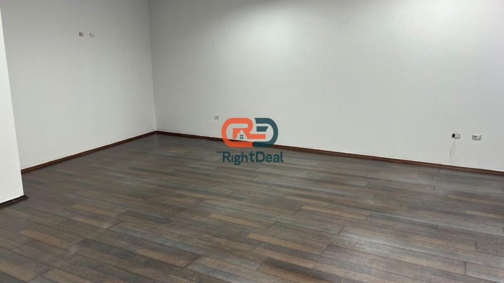 Tek Komuna E Parisit, Jepet Me Qira Ambient Per Zyra Me Lokacion Perfekt!!