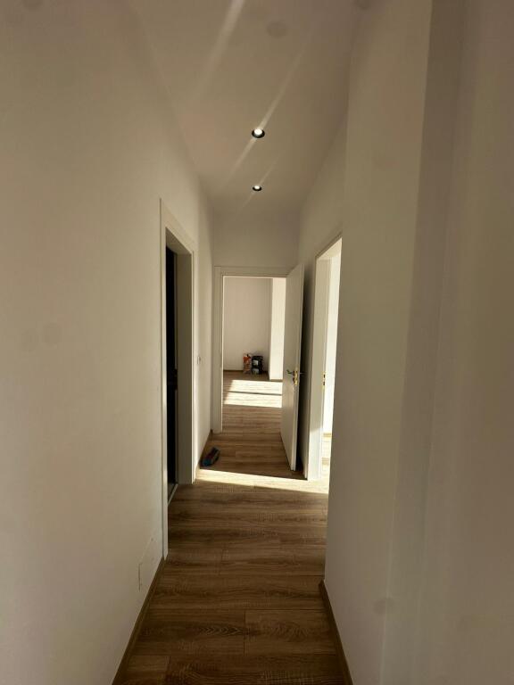 Zyre bosh per qira Komuna Parisit