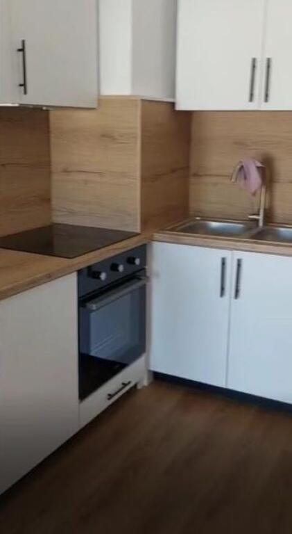 Appartamento 1+1 In Affitto a Ali Demi, Nel Complesso Kadiu, Tirana