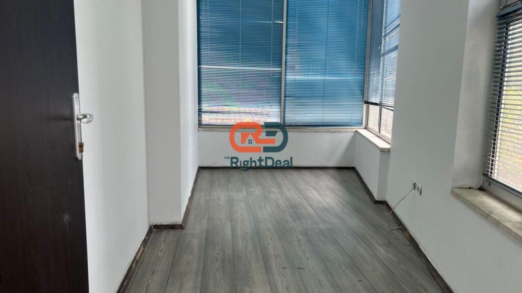 Tek Komuna E Parisit, Jepet Me Qira Ambient Per Zyra Me Lokacion Perfekt!!