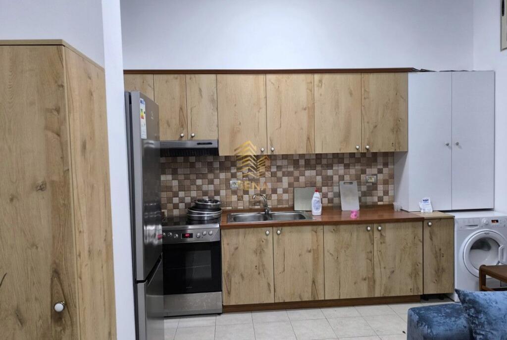 Qira, Apartament 1+1, Rruga 5 Maji, 40.000 ALL/Muaj