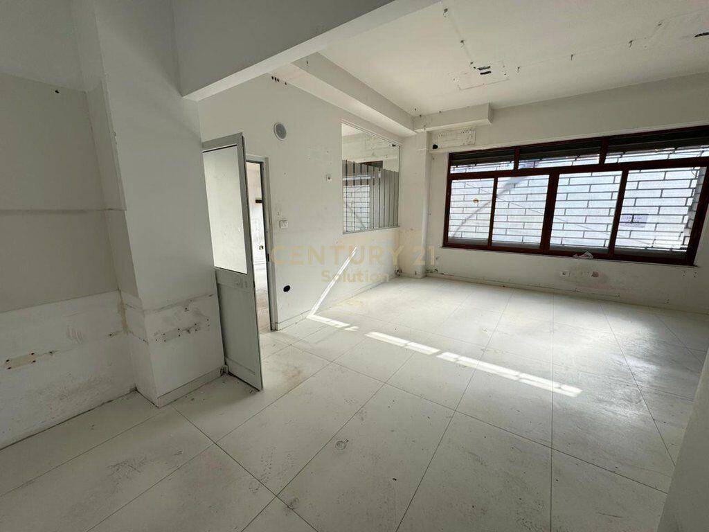 JEPET ME QIRA DYQAN PRANE BULEVARDIT ZOGU I PARE