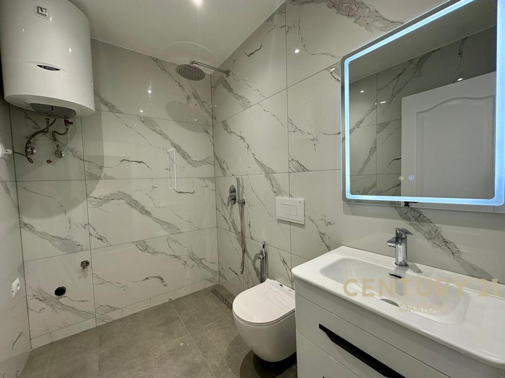 SHESIM APARTAMENT 1+1+GARDEROBË, TEK RRUGA FORTUZI