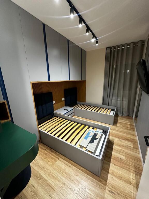 📣Affitto Appartamento 2+1+2 📍Kodra e Diellit 🛣️Vicino a New York ✨✨ 🏢Nuova costruzione  🪜2° Piano 📐Superficie 103m2 🛋️Arredato ▪️Mai abitato prima  💶Prezzo:110.000 lek