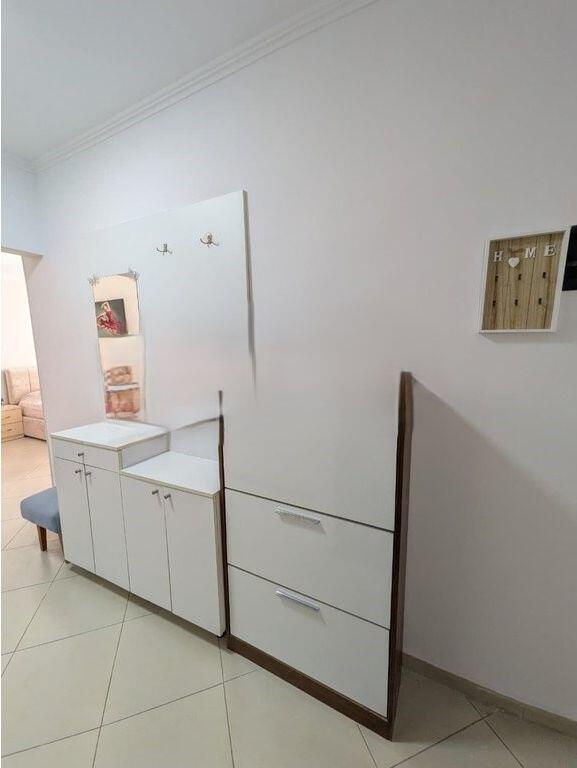 GARSONIERE ME QIRA, PRANE 21-DHJETORIT, TIRANE!