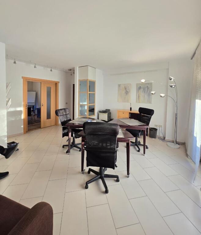 UFFICIO CON 4 AMBIENTI IN AFFITTO IN CENTRO