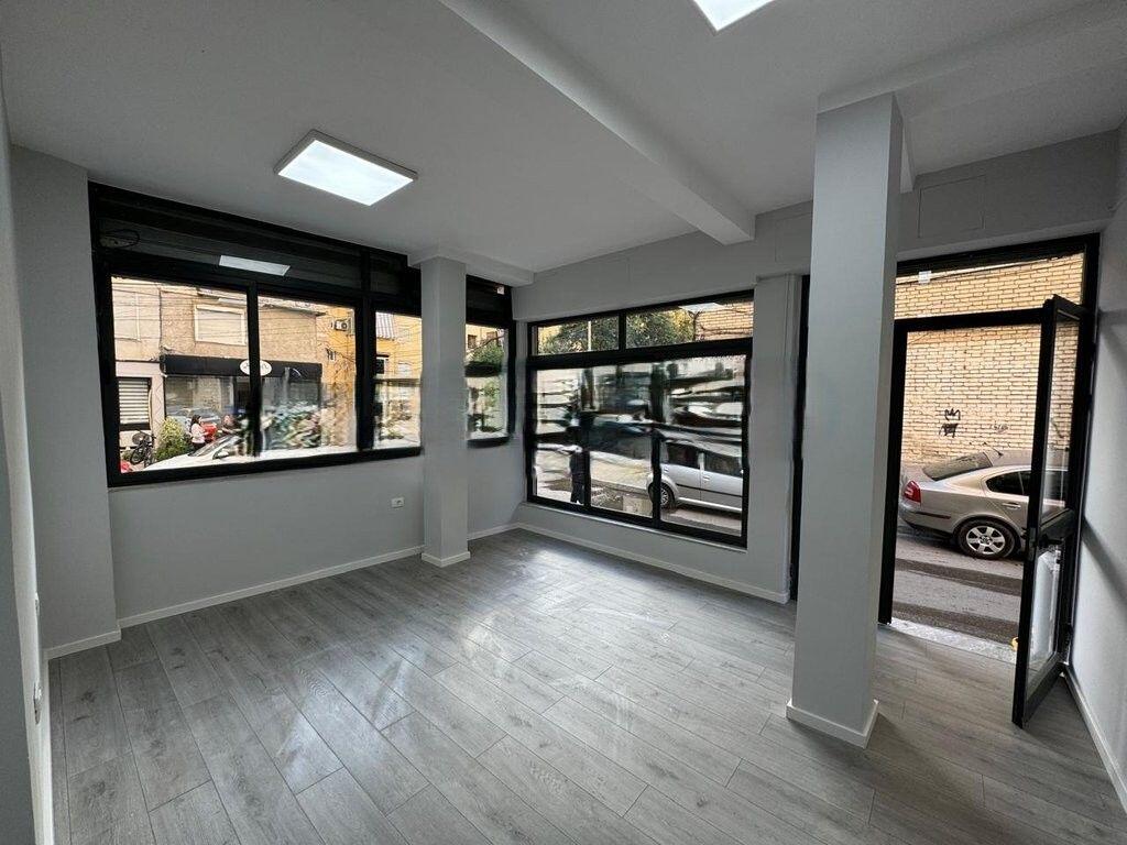 JEPET PER QIRA, AMBIENT KOMERCIAL - 31M2, SHKOLLA E BALETIT 450 € /Muaj