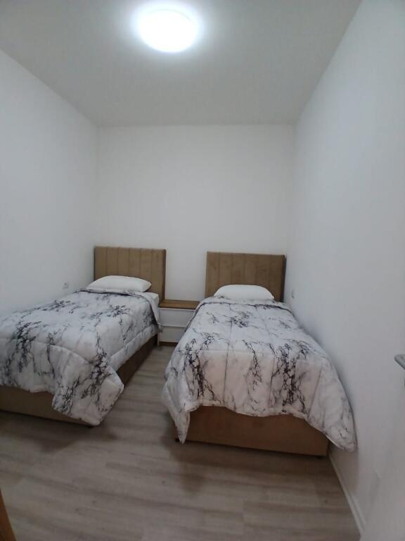🏢 Apartament me qira 2+1 – Qendra e Tiranës (Zogu i Zi)