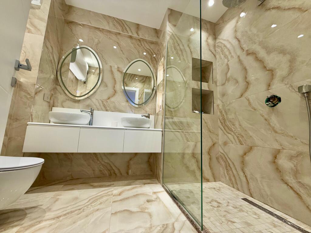 2+1+2 IN AFFITTO, LAGO ASCIUTTO