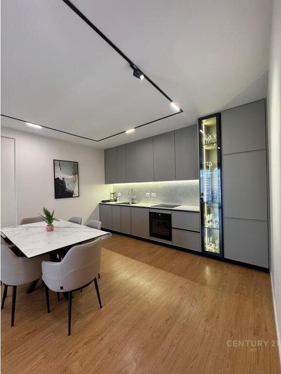 In vendita – Appartamento 2+1+2 investito con dettagli in “Future Home Residence”, Nuovo Anello 250.000 €