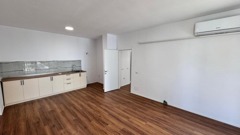📣 RENT Apartment 2+1+2 (For Office) 📍 Former Aviation Field ✨   🏢 New Building  🪜 2nd Floor (With Elevator)  🛋️ Equipped With: Air Conditioning System, Parquet, Lighting, Partial Kitchen.   💶 Price 75,000 Leke Gross