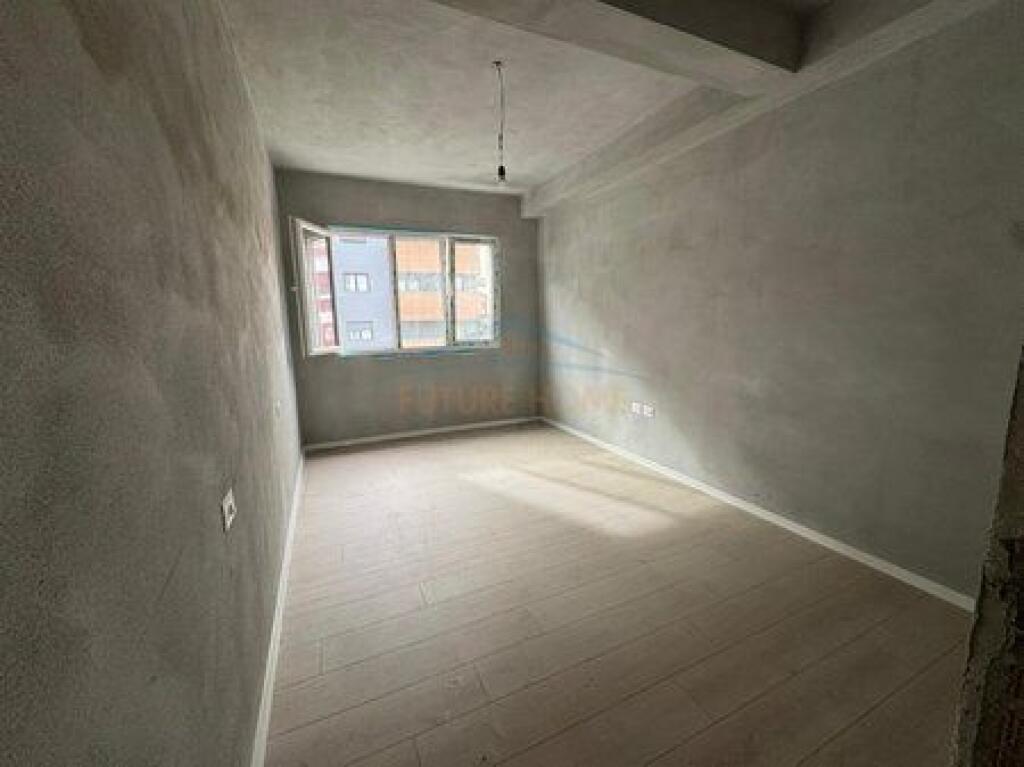 In vendita, Appartamento 2+1+2+ Posto Auto, River Residence, Unaza e Re, Tirana.