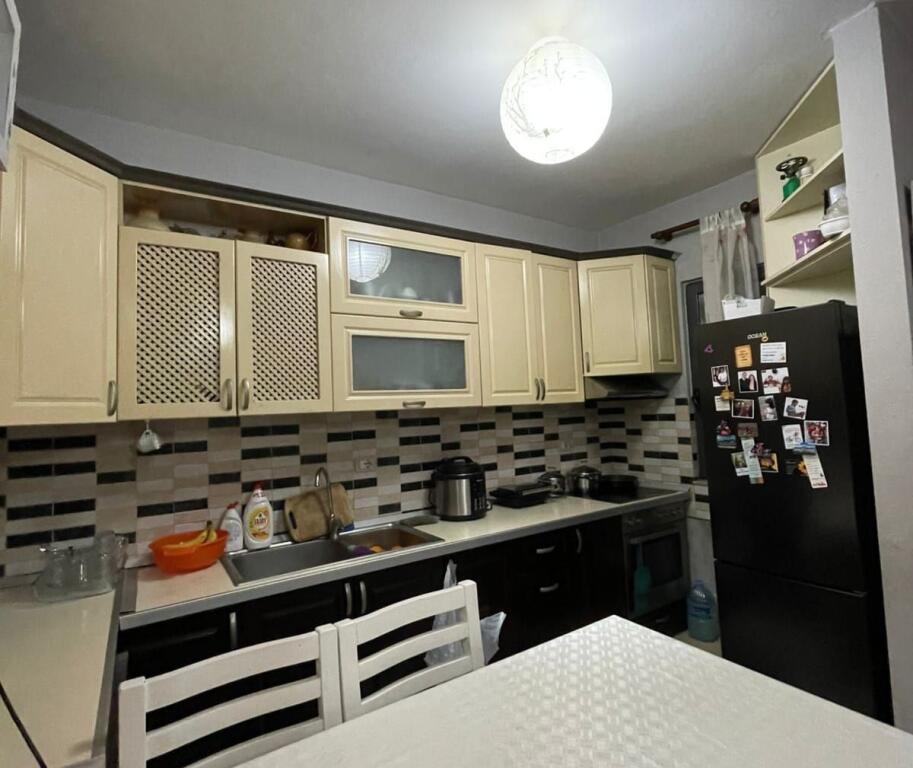 In vendita: Appartamento 2+1+2  Superficie lorda: 106 m/2  Superficie netta: 95m/2  