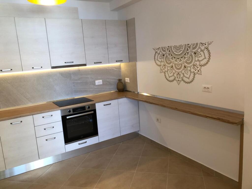 Apartament për shitje me pamje deti