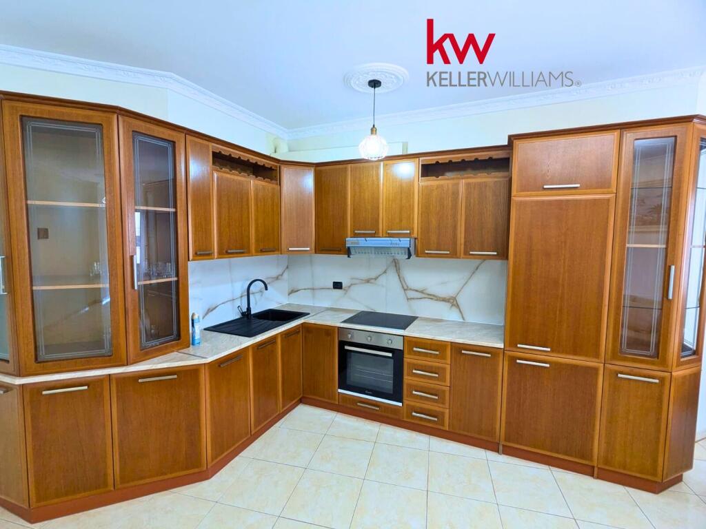 🆕🏡 JEPET ME QIRA APARTAMENT 2+1+2  NE QENDER QYTETI  VLORE