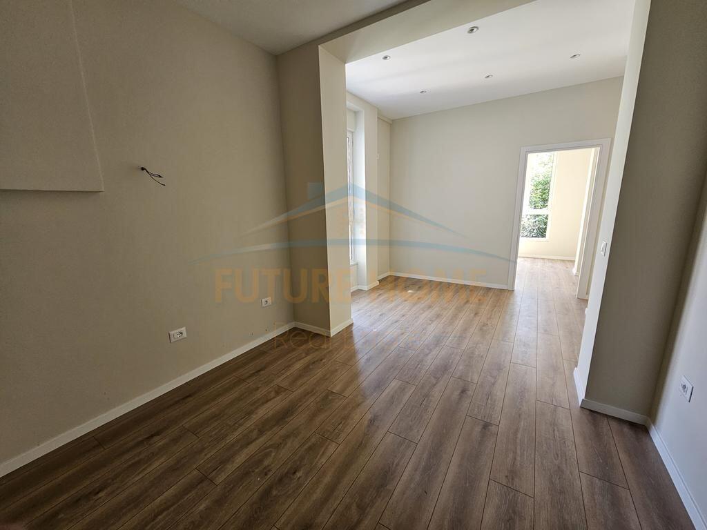 Disponiamo di un appartamento 1+1 in vendita, Myslym Shyri, Tirana.