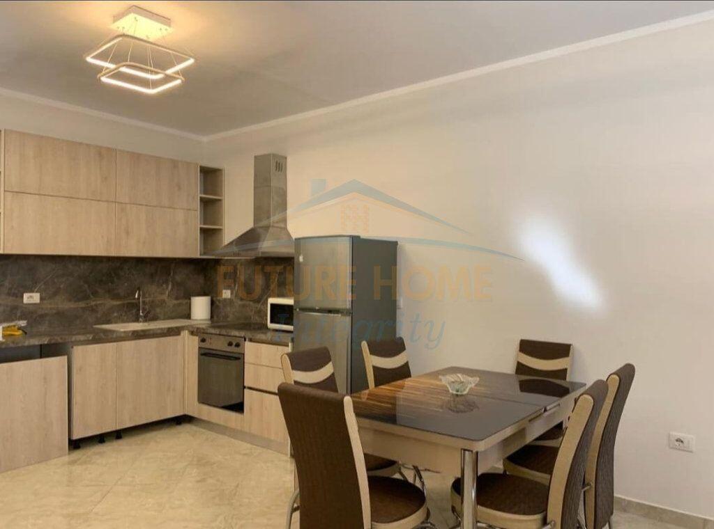 Qera, Apartament 2+1, Bulevardi Zogu I, Tiranë.