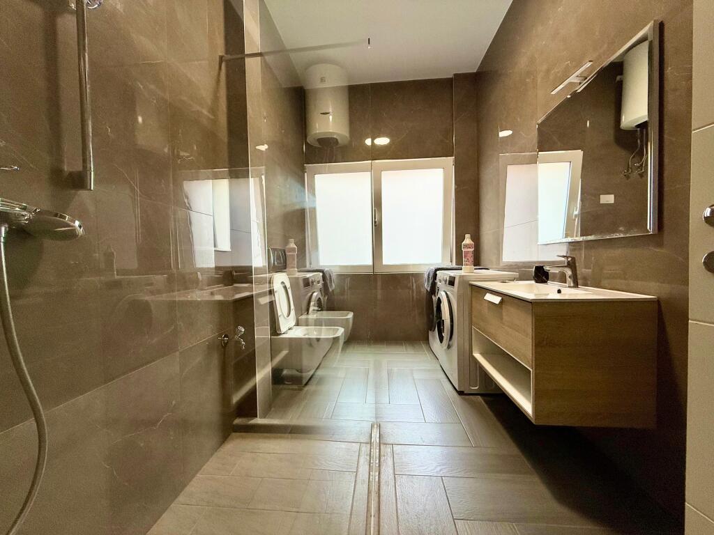 Apartment 4+1 for rent at Komuna e Parisit