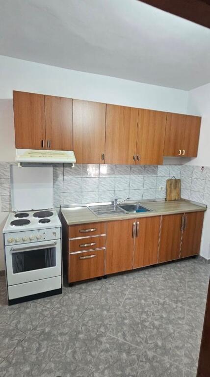 Jepet me qera 1+1 ne zonen e ish parkut