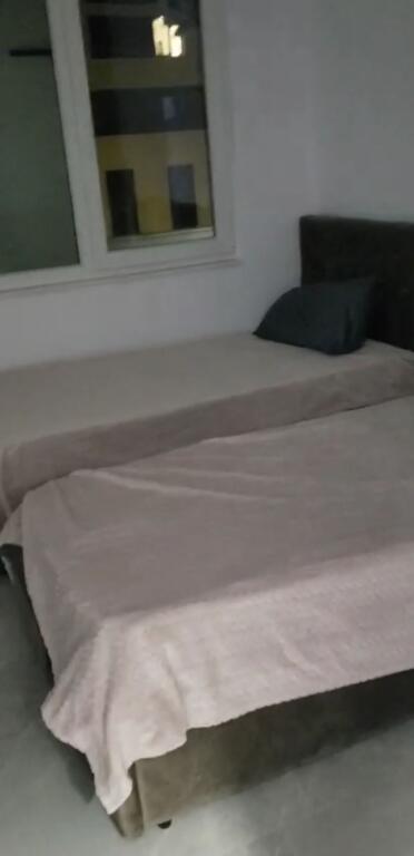 Jepet me Qera apartament 2+1 i sapo mobiluar 550€