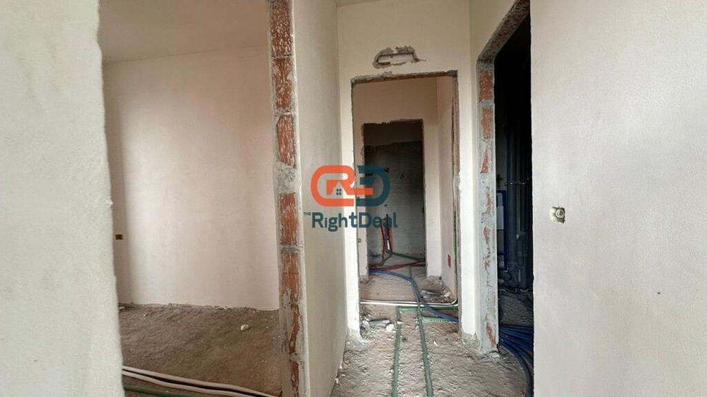 Tek Rruga Siri Kodra, Shitet Apartament 2+1+2 Shume Prane Bulevardit Te Ri!