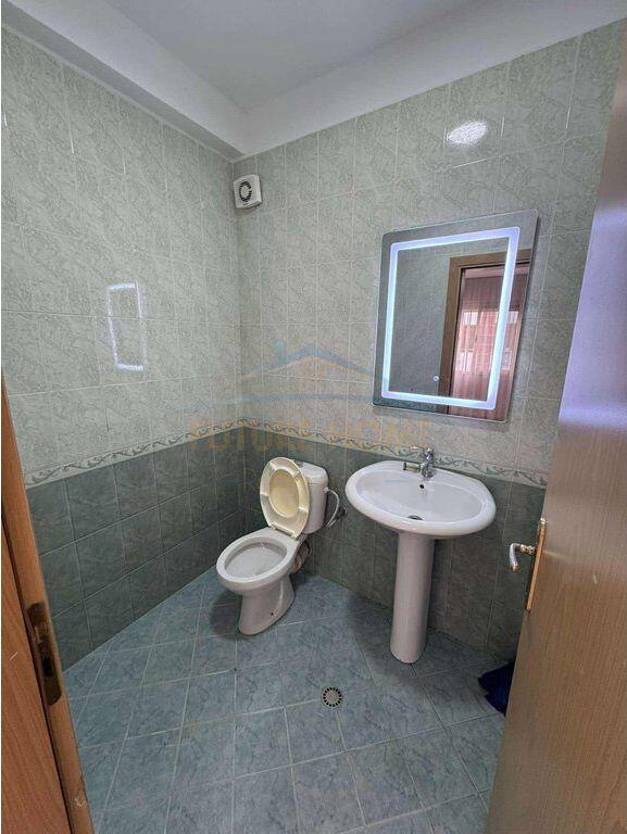 Shitet , Apartament 2+1+2 te “Lin” Yzberisht , Tirane