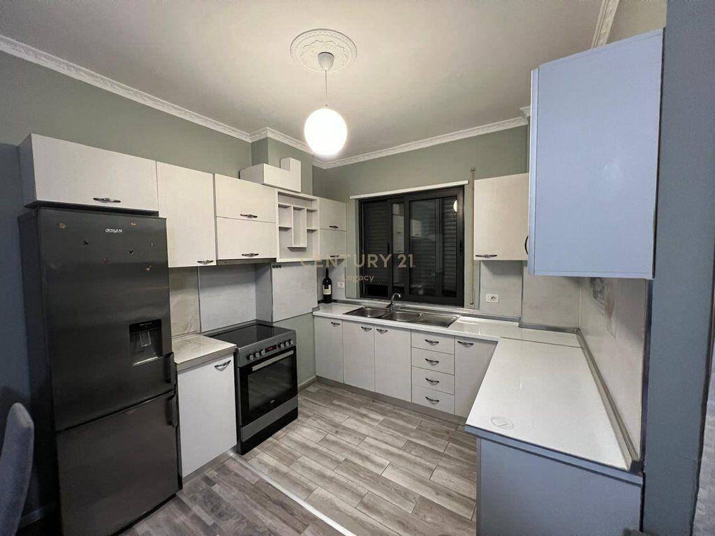 Apartament 2+1+2 Me Qira tek Tregu Elektrik, Tiranë