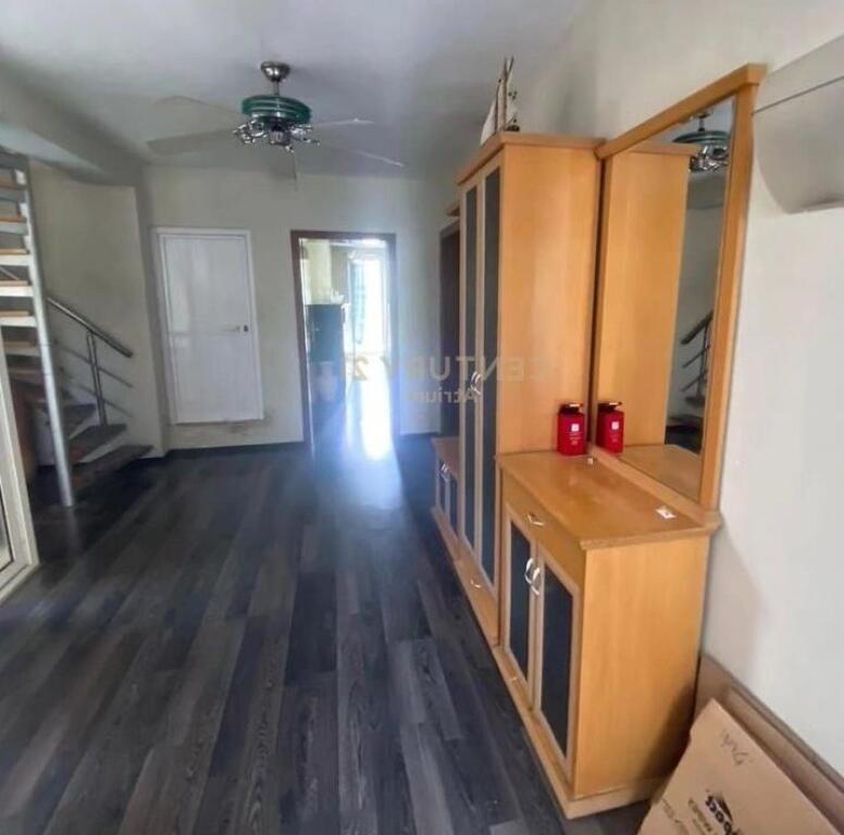 SI AFFITTA IL SECONDO PIANO DI UNA VILLA A BRRYL.