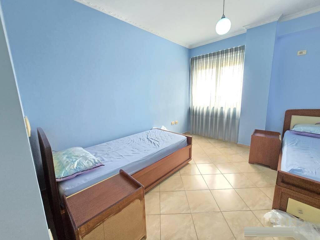 Japim me qira apartament 2+1+2 me garazh, në rrugën Jordan Misja, Tiranë.