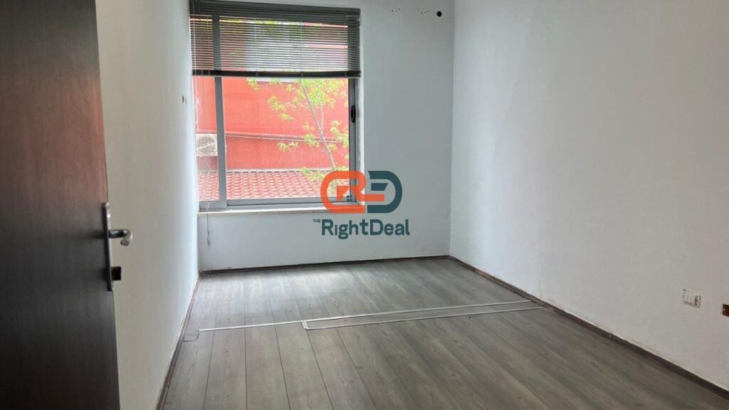 Tek Komuna E Parisit, Jepet Me Qira Ambient Per Zyra Me Lokacion Perfekt!!