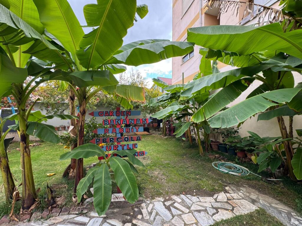 VENDESI PRIVATO IN VENDITA VIA GRAMOZ PASHKO MOLTO VICINO ALLA FACOLTÀ DI ECONOMIA